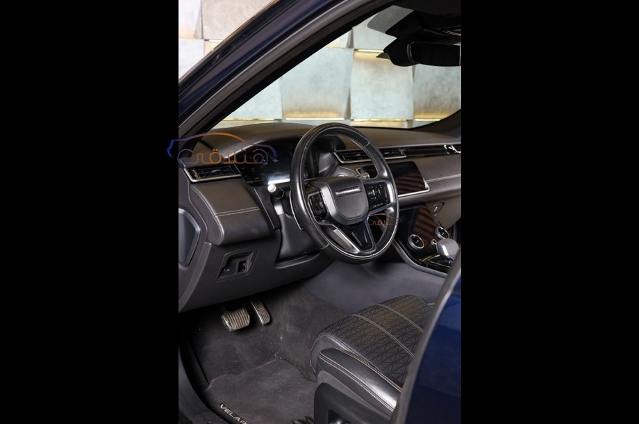 Velar Land Rover الأزرق الداكن