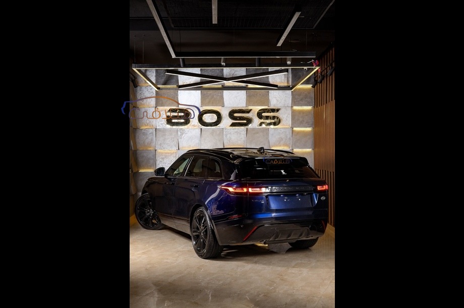 Velar Land Rover الأزرق الداكن