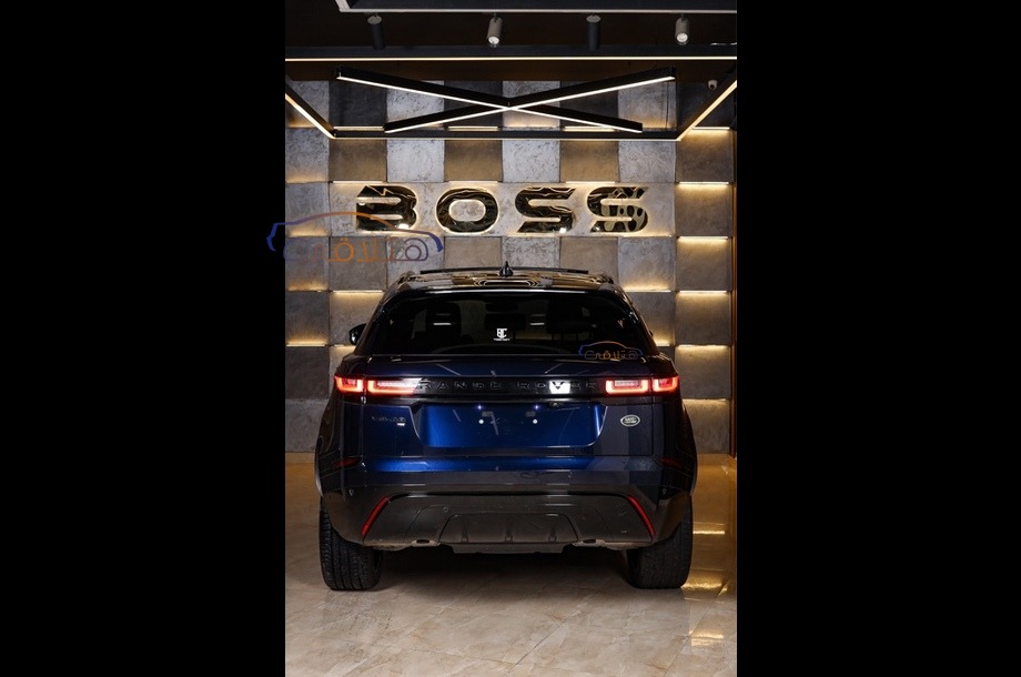 Velar Land Rover الأزرق الداكن