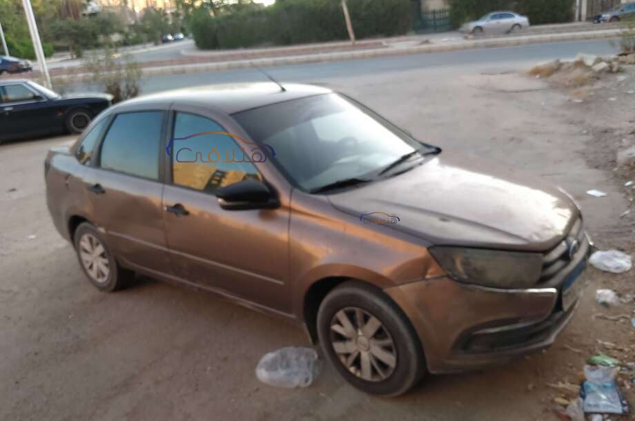 Granta Lada موكا