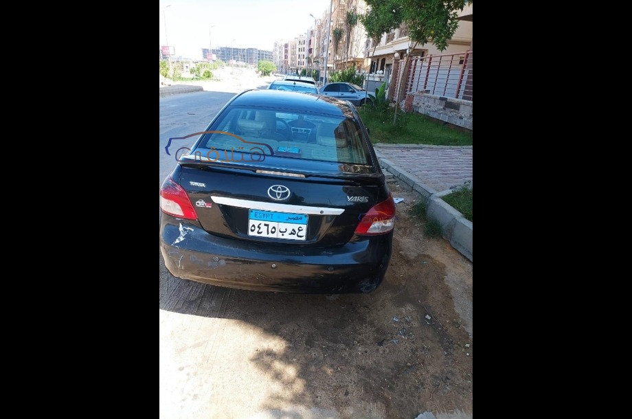 Yaris Toyota أسود