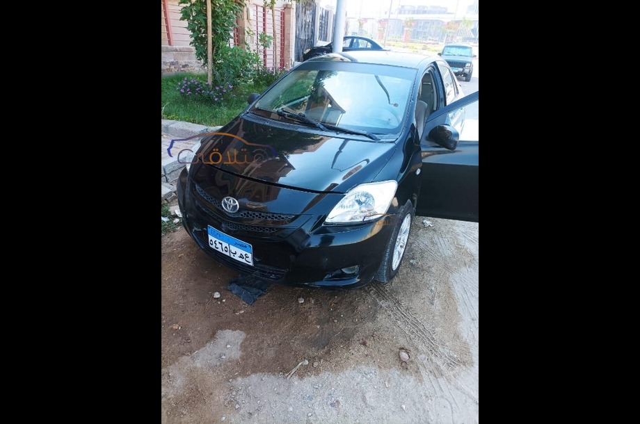 Yaris Toyota أسود