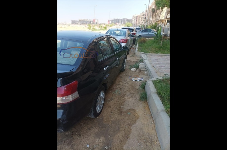 Yaris Toyota أسود