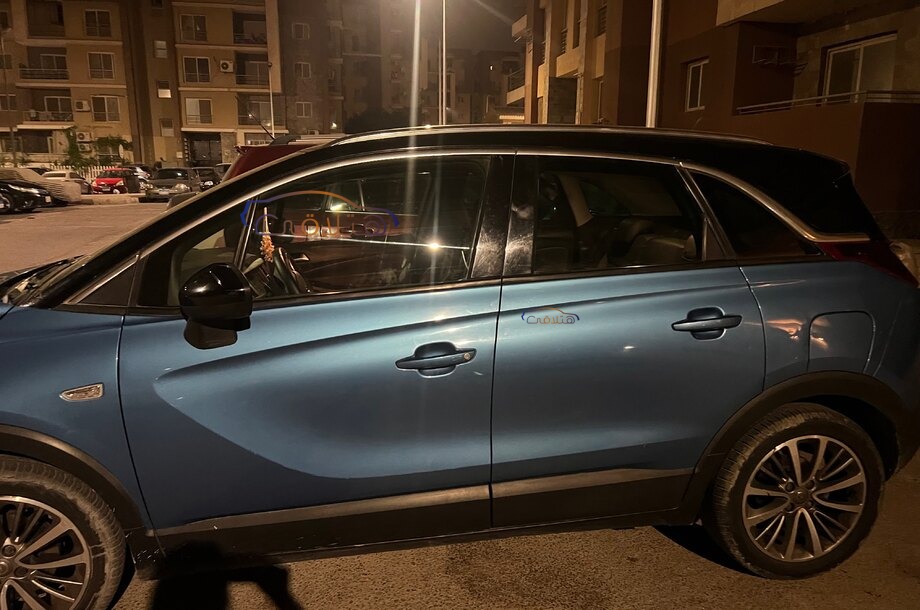 Crossland Opel أزرق