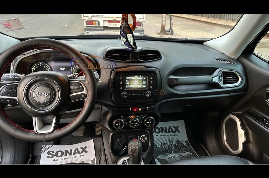 Renegade Jeep أسود