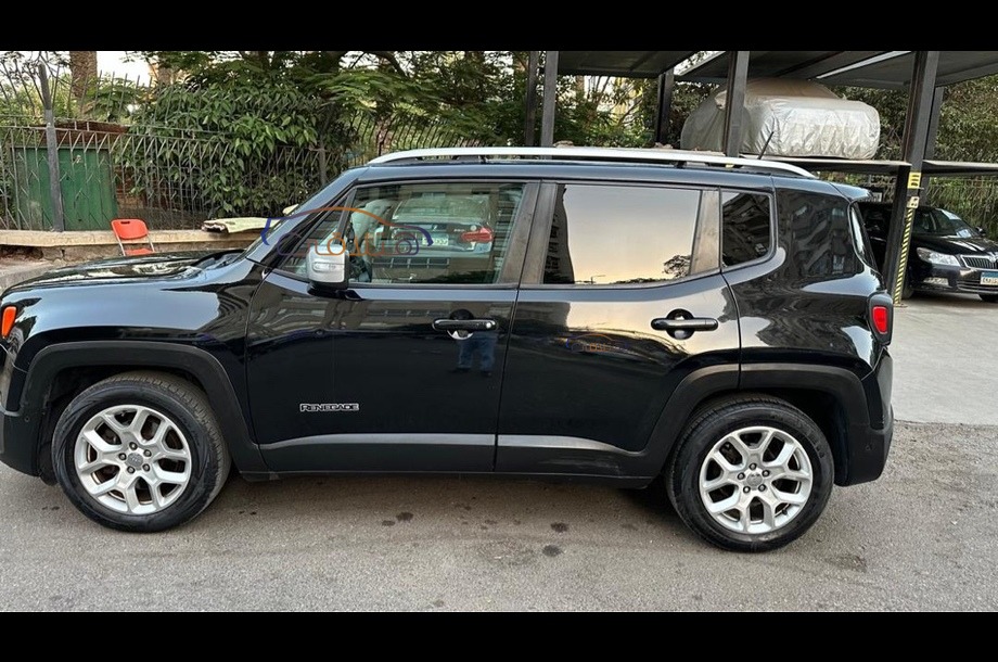 Renegade Jeep أسود