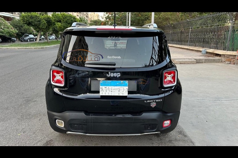 Renegade Jeep أسود