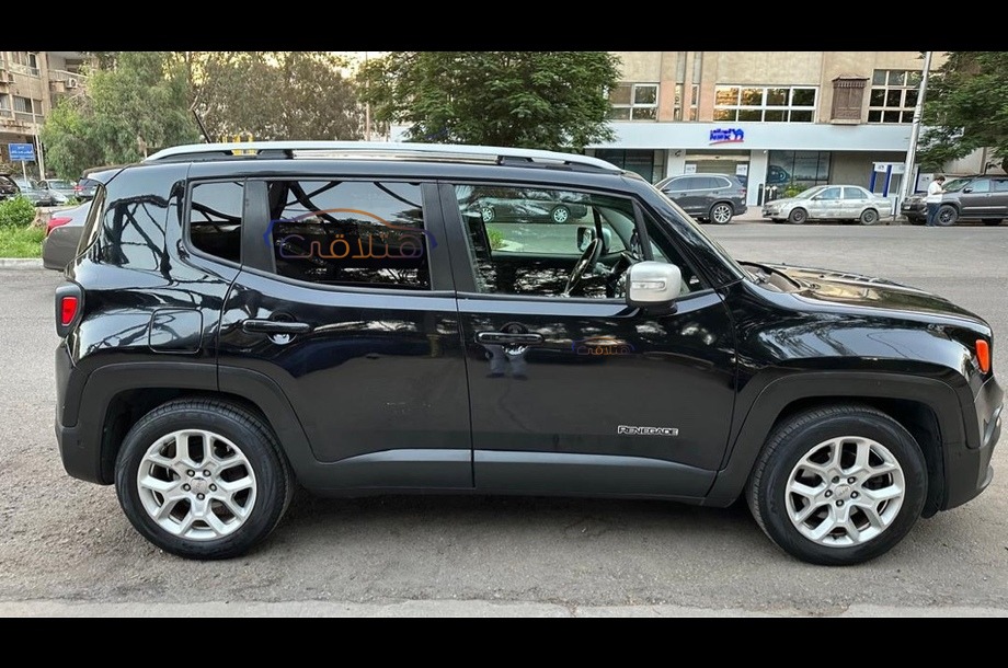 Renegade Jeep أسود
