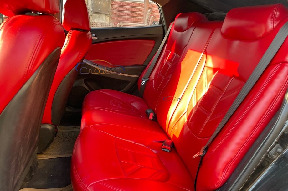 Accent RB Hyundai أسود