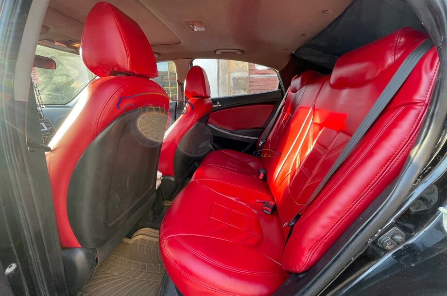 Accent RB Hyundai أسود