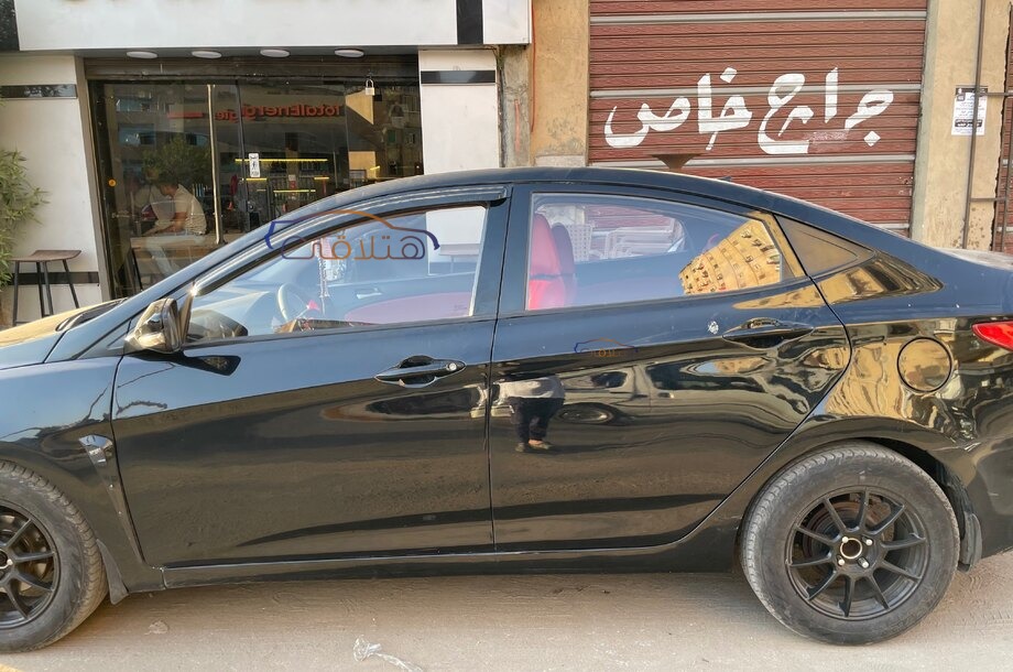 Accent RB Hyundai أسود
