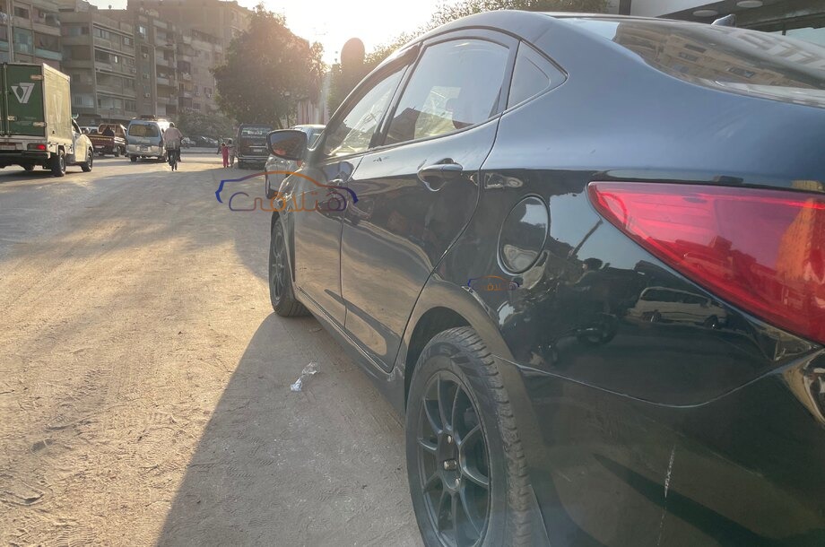 Accent RB Hyundai أسود