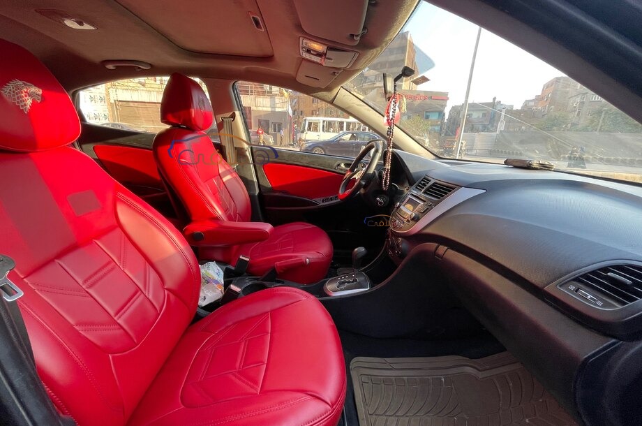 Accent RB Hyundai أسود