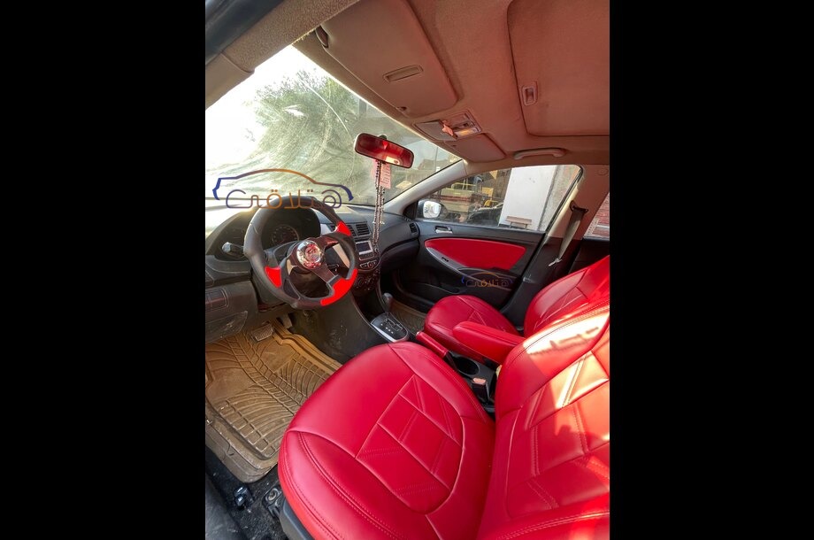 Accent RB Hyundai أسود