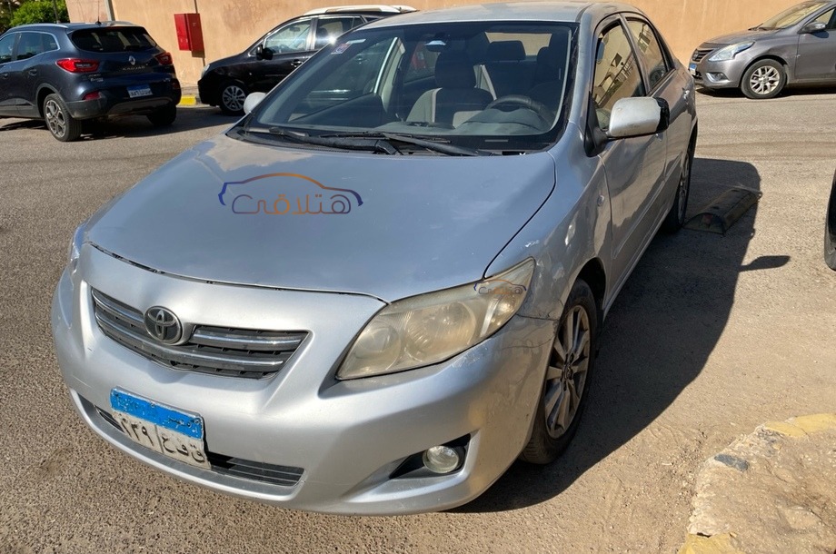 Corolla Toyota فضي