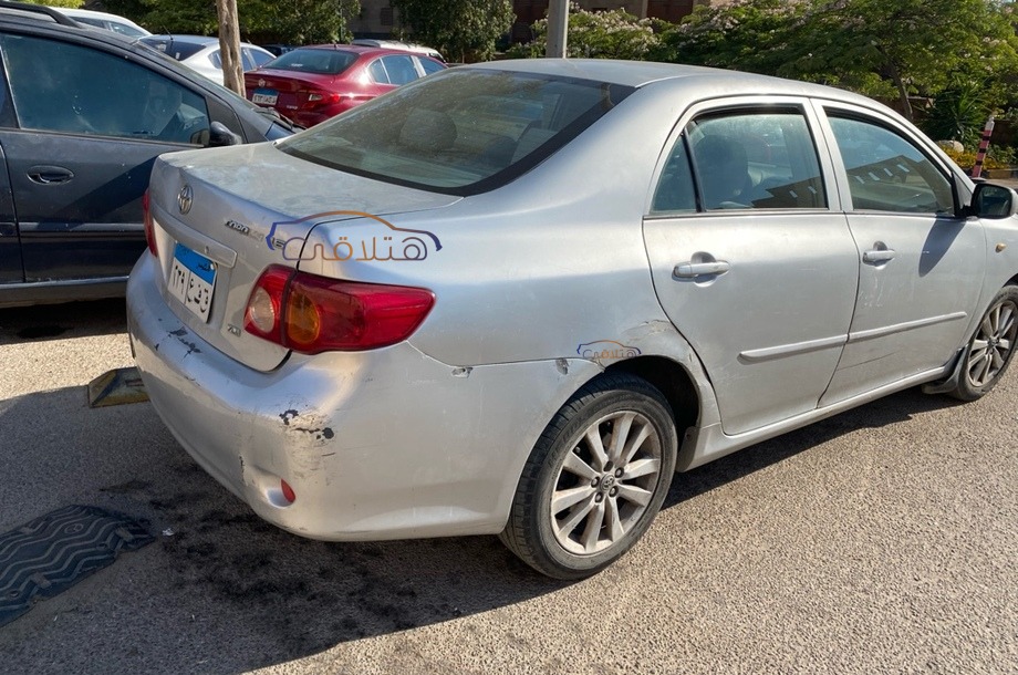 Corolla Toyota فضي