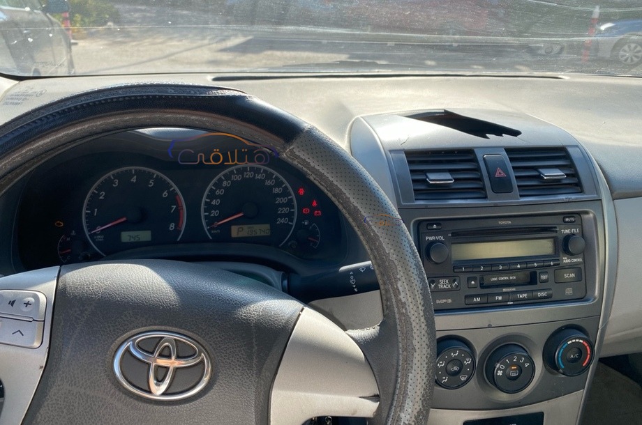 Corolla Toyota فضي