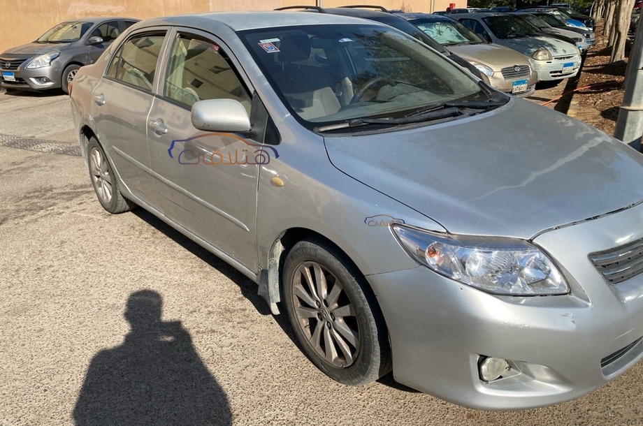 Corolla Toyota فضي