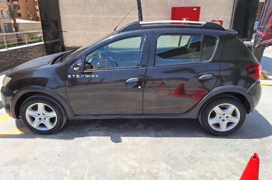 Sandero Step Way Renault أسود