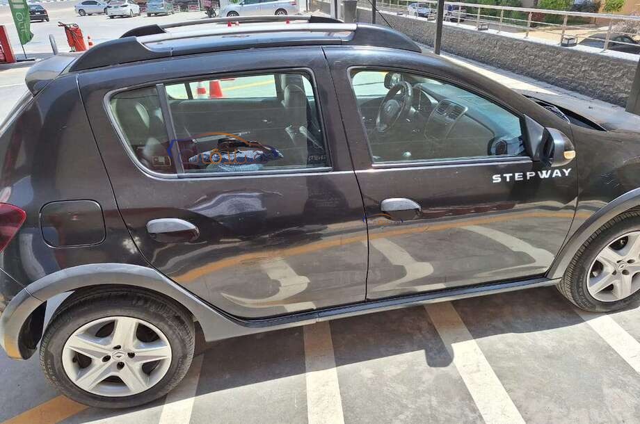 Sandero Step Way Renault أسود