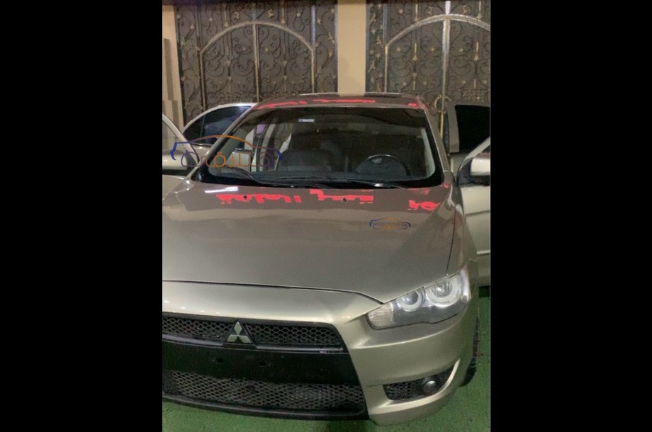 Lancer EX Shark Mitsubishi ذهبي