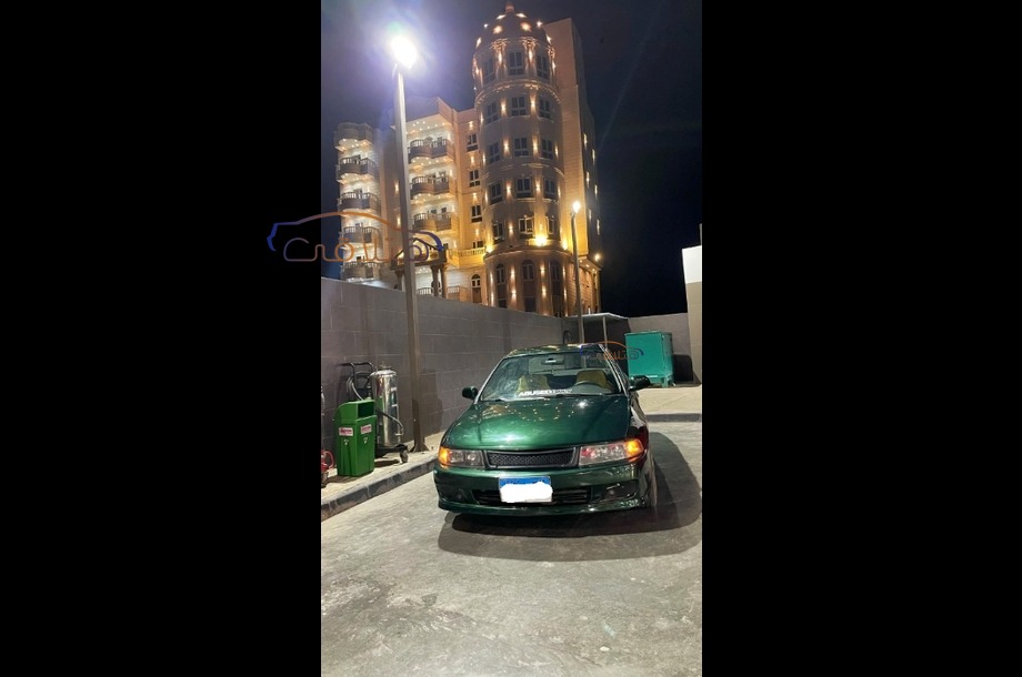 Lancer Crystala Mitsubishi أخضر