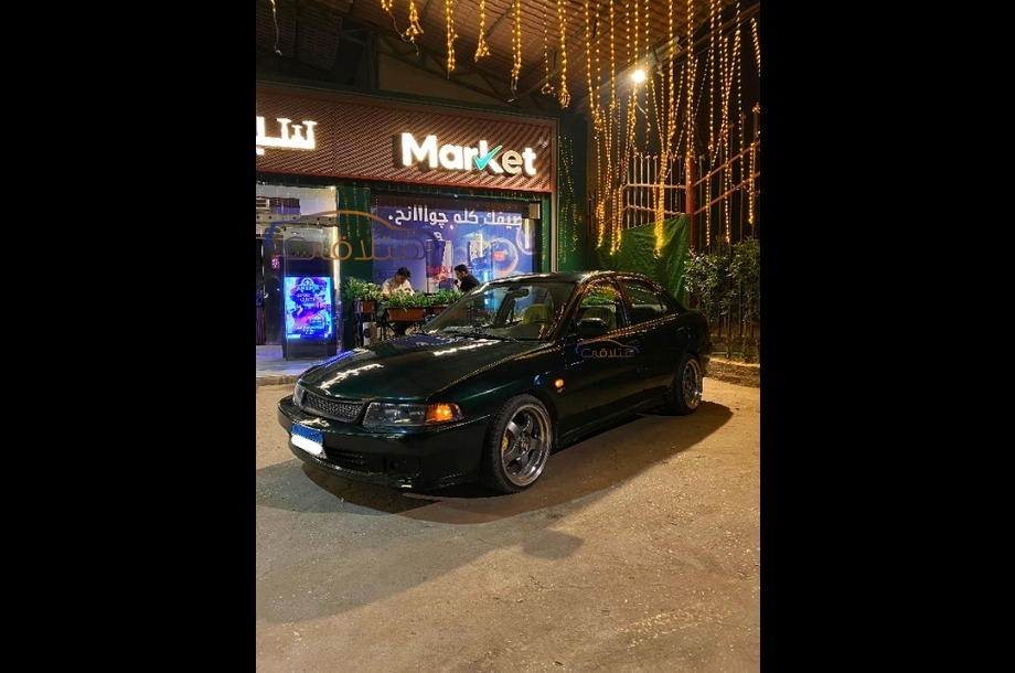 Lancer Crystala Mitsubishi أخضر