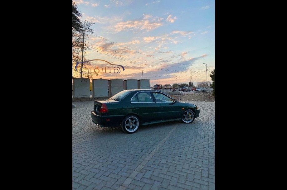 Lancer Crystala Mitsubishi أخضر