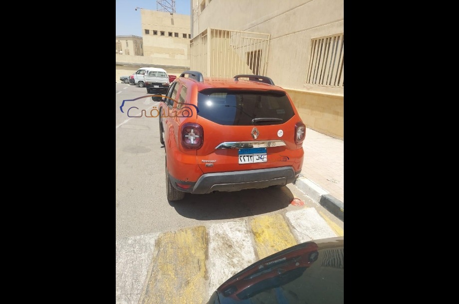 Duster Renault برتقالى