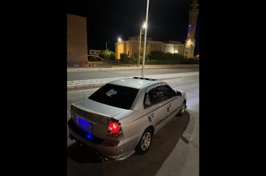 Verna Hyundai فضي