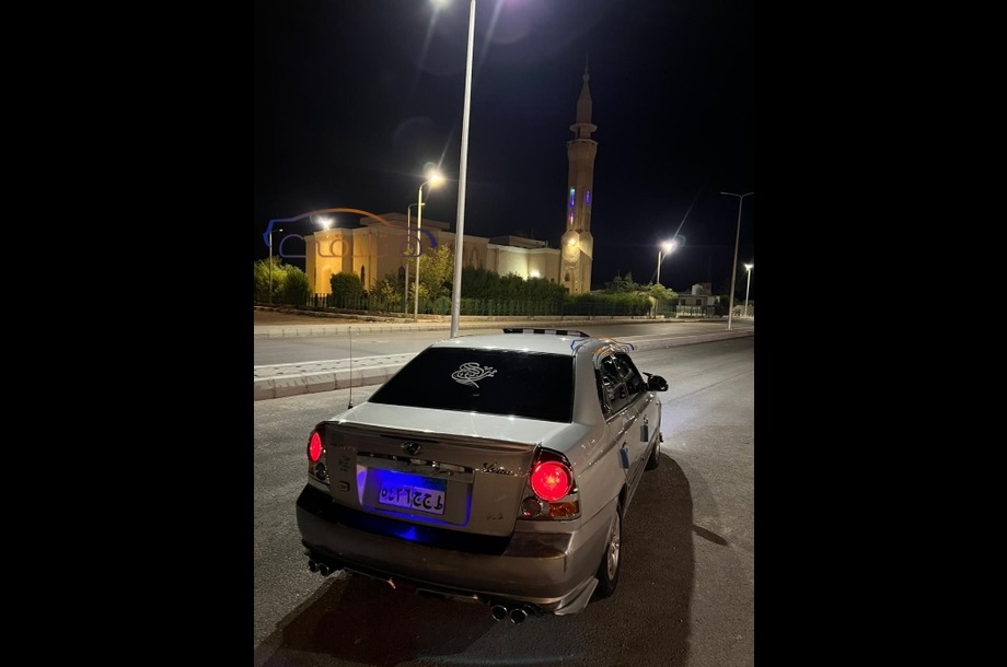 Verna Hyundai فضي