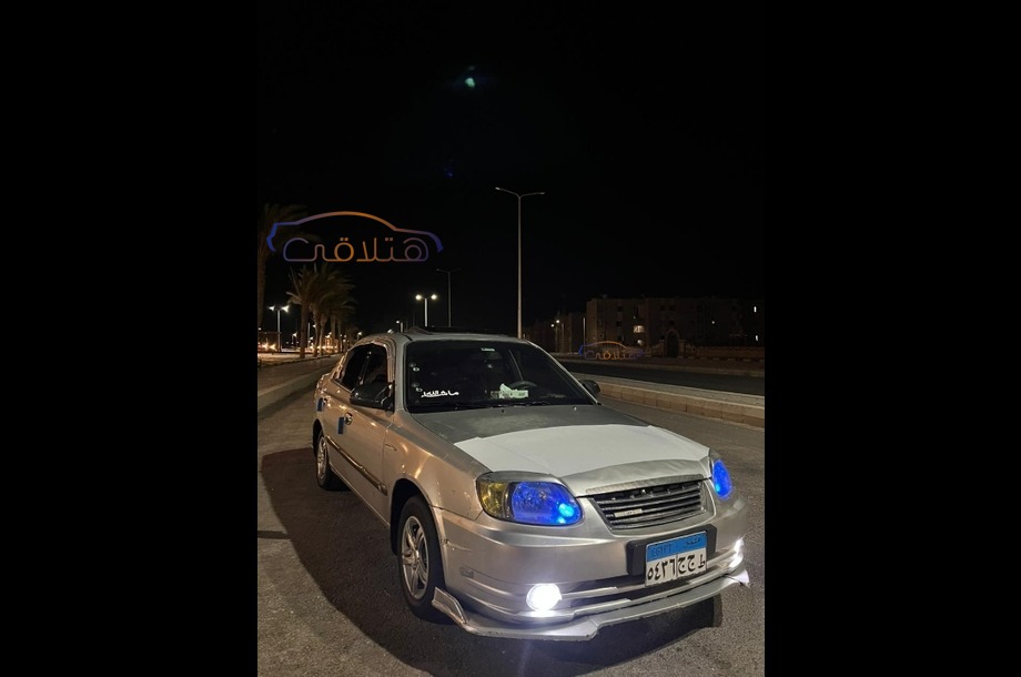 Verna Hyundai فضي