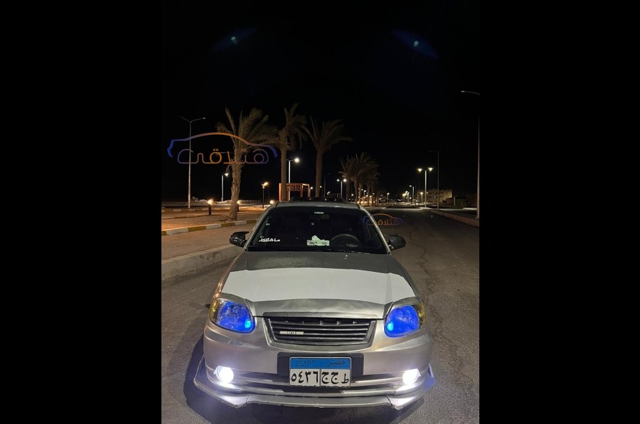 Verna Hyundai فضي