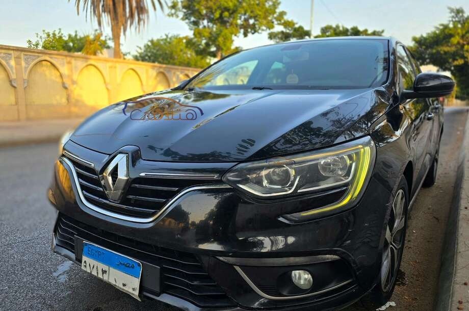 Megane Renault أسود