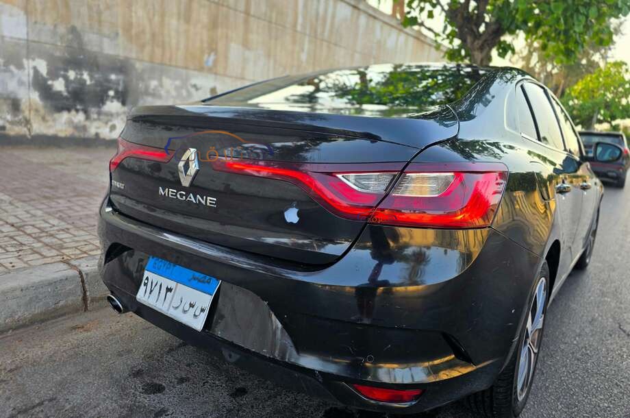 Megane Renault أسود
