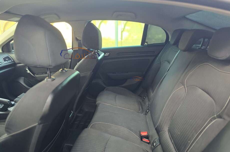Megane Renault أسود
