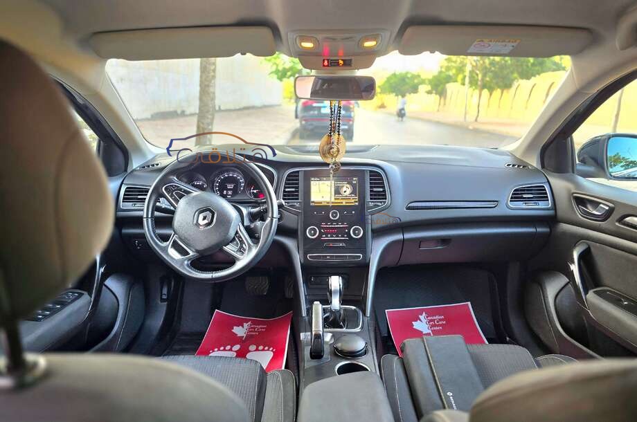 Megane Renault أسود