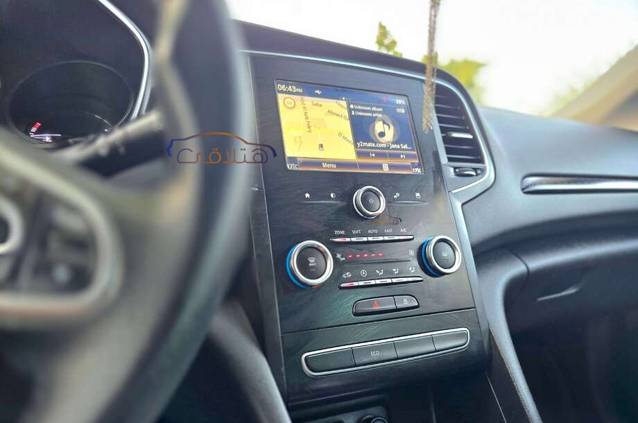 Megane Renault أسود