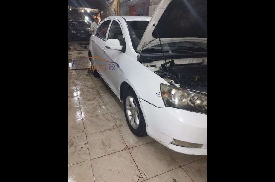 EC 7 Emgrand أبيض