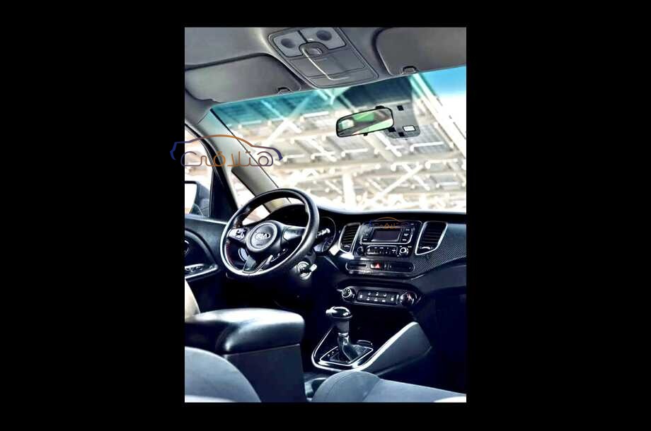 Carens Kia أسود