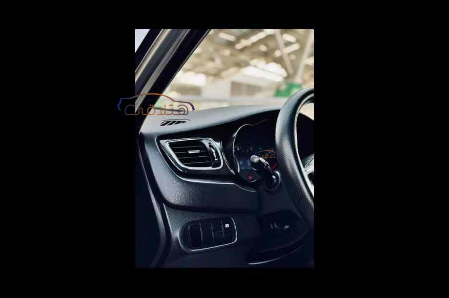 Carens Kia أسود