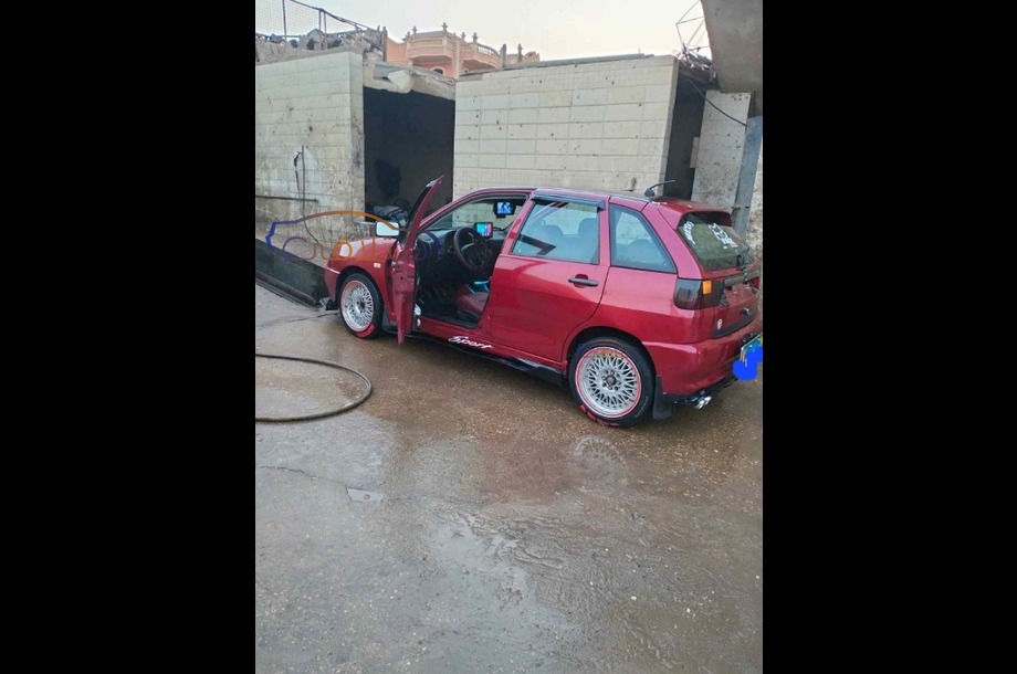 Ibiza Seat احمر