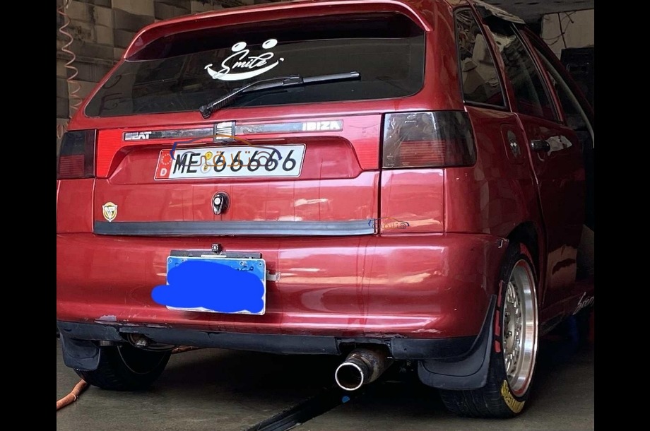 Ibiza Seat احمر