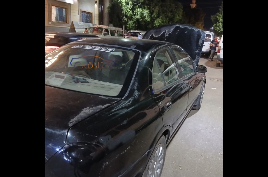 Sunny Nissan أسود