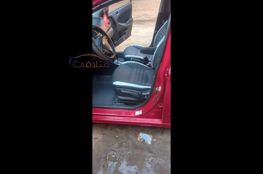 Accent RB Hyundai احمر غامق