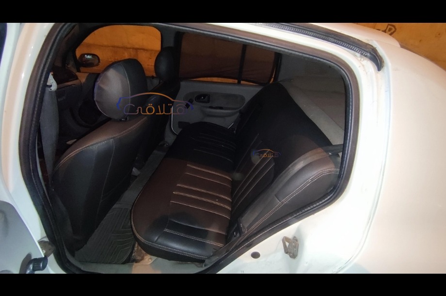 Clio Renault أبيض