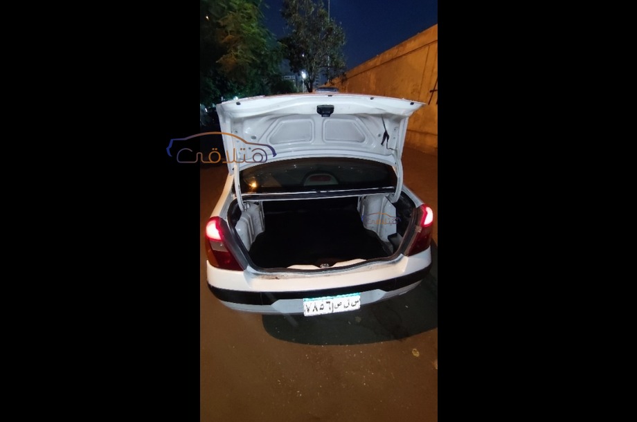 Clio Renault أبيض