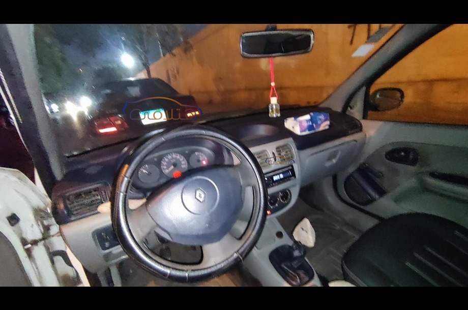 Clio Renault أبيض