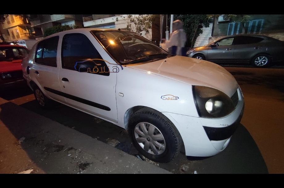 Clio Renault أبيض