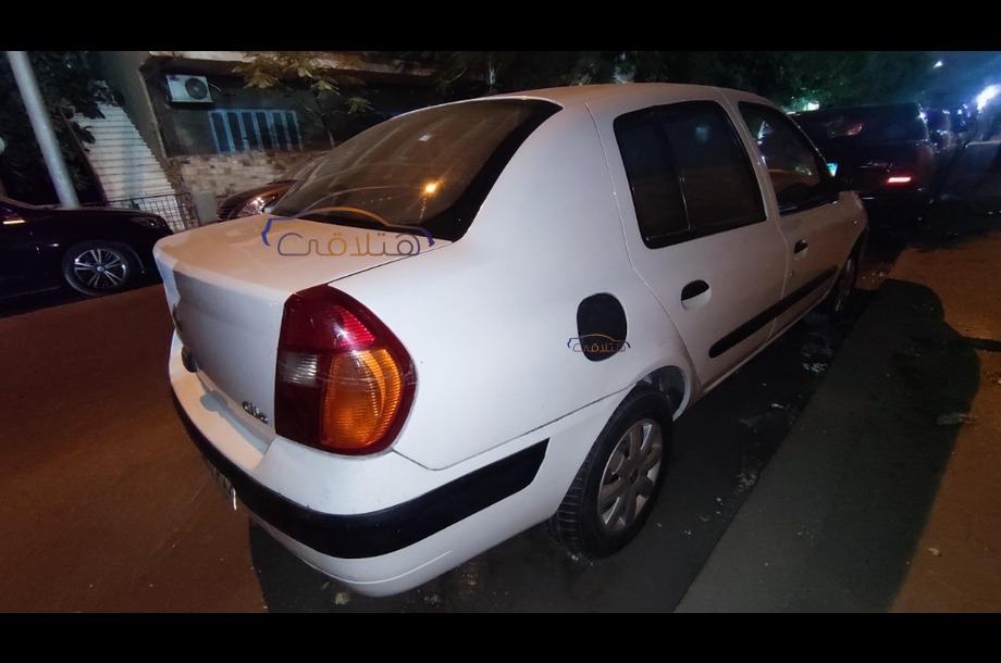 Clio Renault أبيض